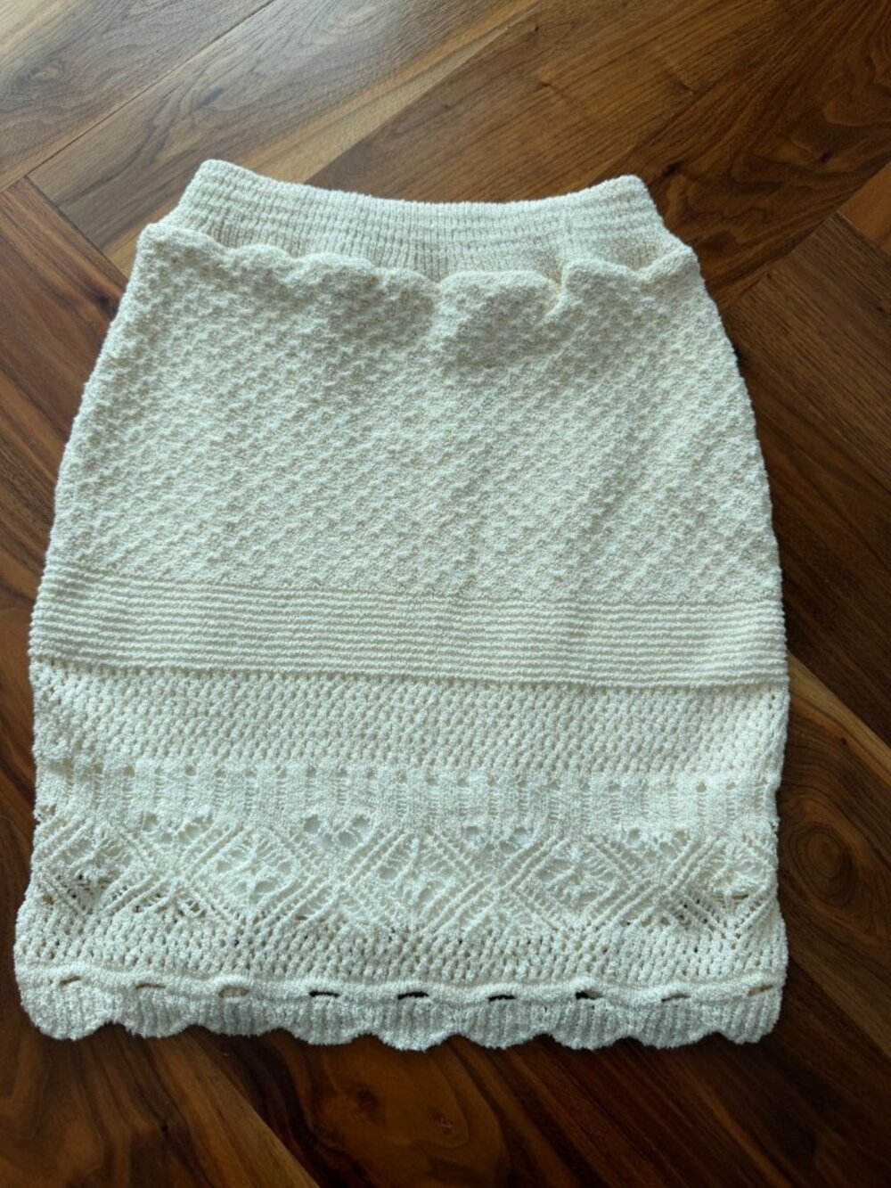 Antropologie knitted ivory colored skirt size XS NWT elastic waist stretch